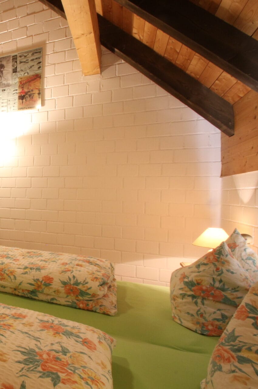 Gemütliches Gästezimmer unter dem Dach der Radler-Scheune